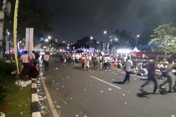 3 Jam Usai Kampanye, Sampah Masih Menumpuk di Asia Afrika