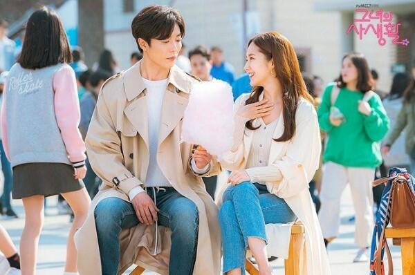 10 Momen Romantis Jae Wook-Min Young di Drama Her Private Life