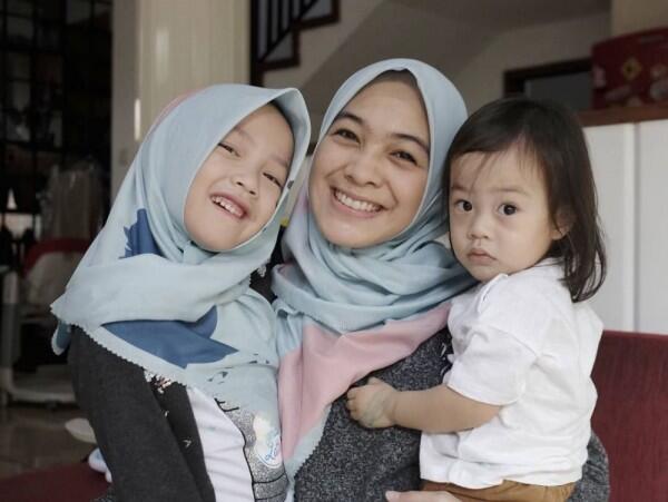 10 Potret Embun & Langit, Buah Hati Ananda Omesh yang Bikin Gemes!