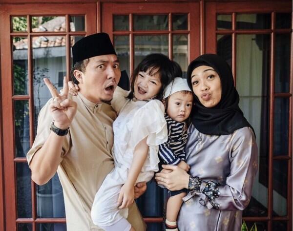 10 Potret Embun & Langit, Buah Hati Ananda Omesh yang Bikin Gemes!