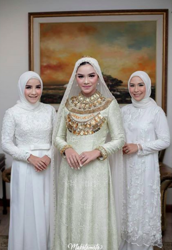 10 Momen Haru & Sakral Pernikahan Rifqa Malsyita, Adik Zaskia Mecca