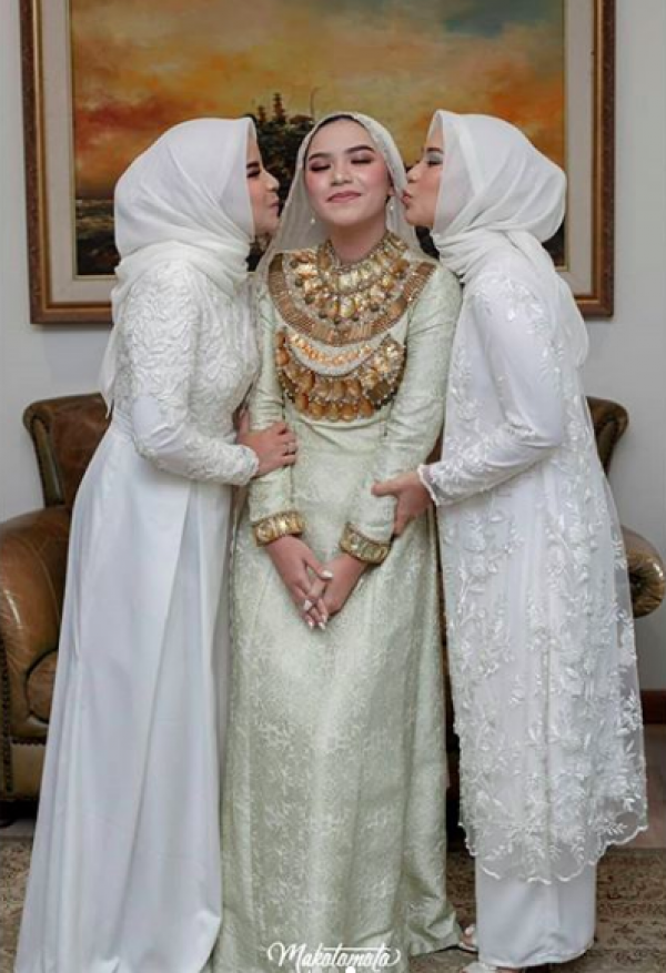 10 Momen Haru & Sakral Pernikahan Rifqa Malsyita, Adik Zaskia Mecca
