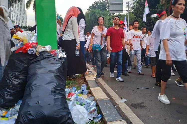 Sampah Berserakan di Sekitar GBK