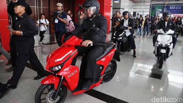 Menteri Nasir: Gesits Datang, Tinggalkan Motor Bensin!
