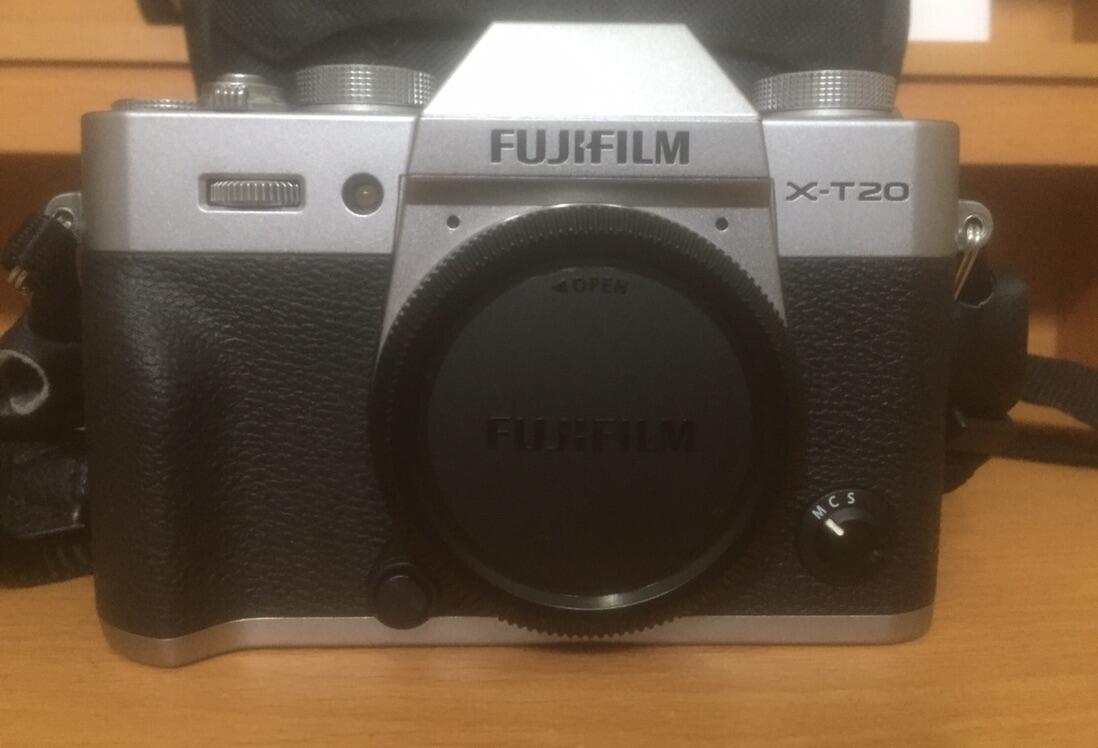Terjual Jual Kamera Mirrorless Fuji XT20 XT 20 Lens Kit XC 1650mm