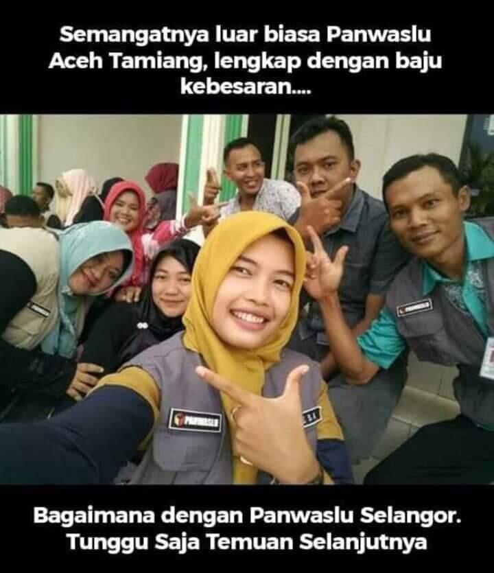 Berpose Salam 2 Jari, Dua Pengawas TPS di Makassar Dipecat
