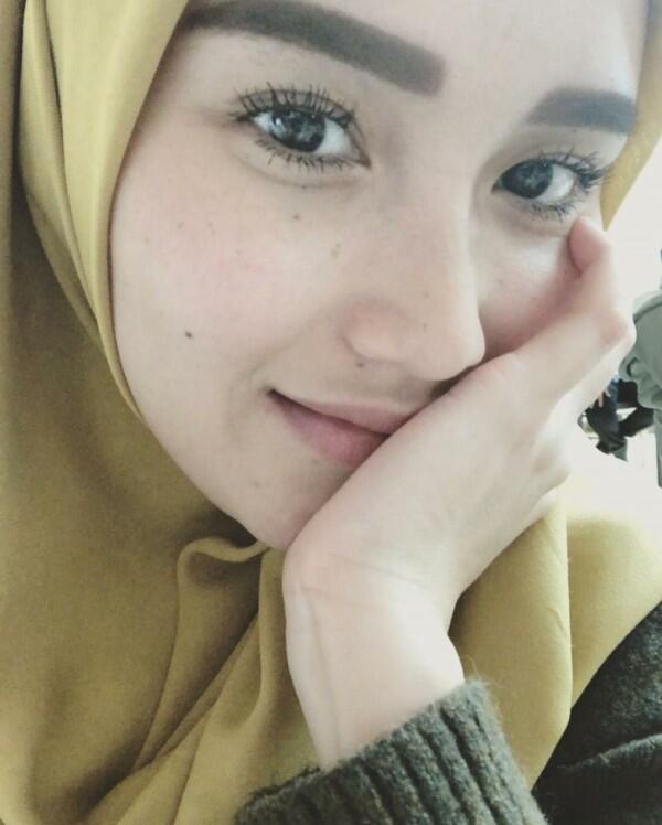 Bikin Pangling, 12 Potret Memikat Ayu Ting Ting dengan Balutan Hijab