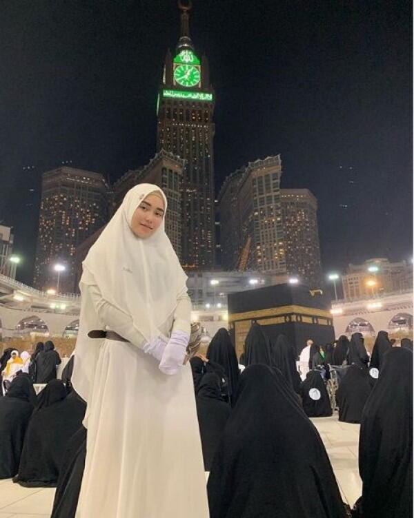 Bikin Pangling, 12 Potret Memikat Ayu Ting Ting dengan Balutan Hijab