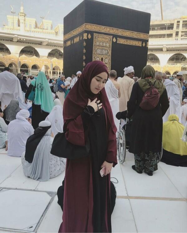 Bikin Pangling, 12 Potret Memikat Ayu Ting Ting dengan Balutan Hijab