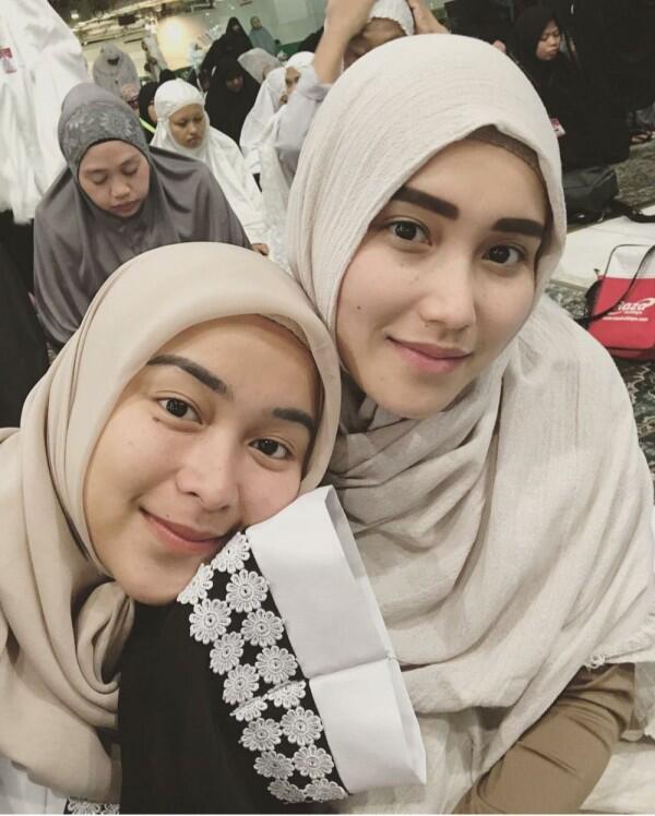 Bikin Pangling, 12 Potret Memikat Ayu Ting Ting dengan Balutan Hijab