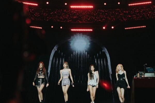 Ukir Sejarah, 10 Potret Penampilan Memukau BLACKPINK di Coachella