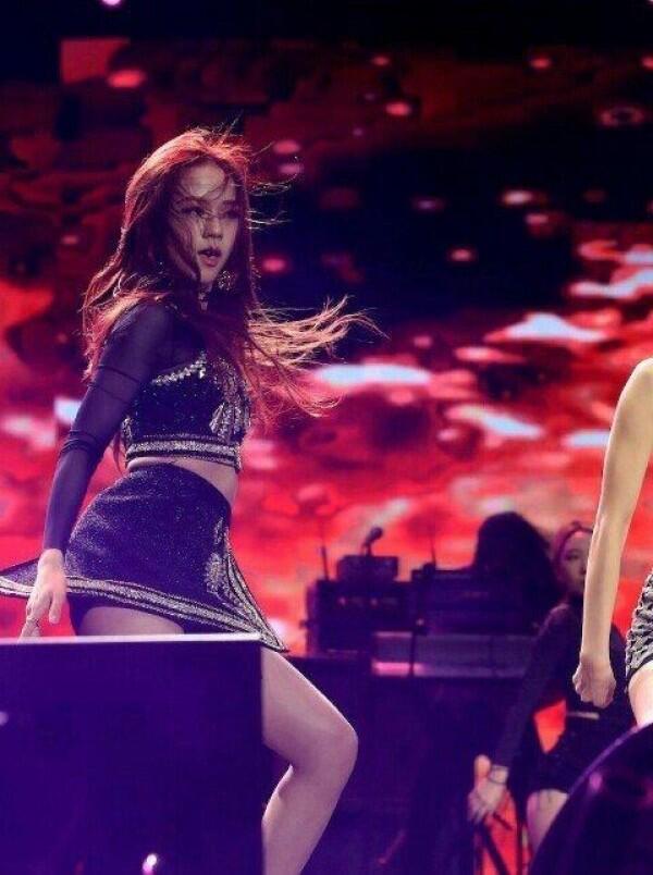 Ukir Sejarah, 10 Potret Penampilan Memukau BLACKPINK di Coachella