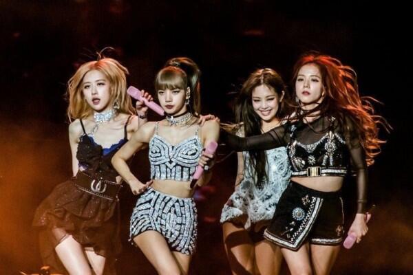 Ukir Sejarah, 10 Potret Penampilan Memukau BLACKPINK di Coachella