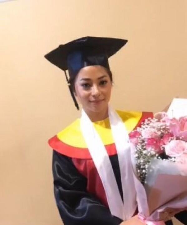 10 Momen Bahagia Wisuda Nikita Willy, Resmi Raih Sarjana Hukum Lho!