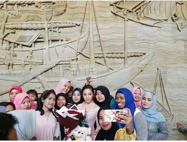10 Momen Bahagia Wisuda Nikita Willy, Resmi Raih Sarjana Hukum Lho!