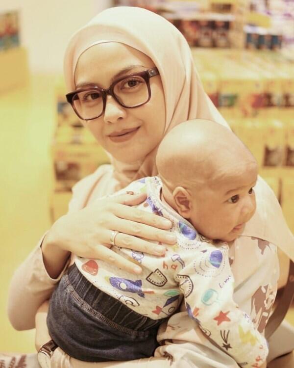 10 Potret Rajendra Satya, Anak Kedua Revalina S. Temat yang Imut Abis