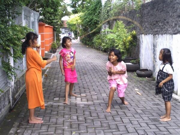 5 Permainan Tradisional Ini Bikin Kamu Pengin Jadi Anak Kecil Lagi