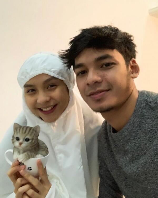Kayak Masih Pacaran, 10 Potret Mesra Alffy Rev dan Istri