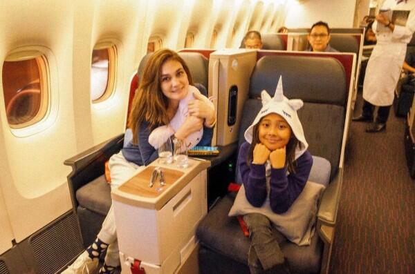 10 Momen Manis Luna Maya & Keponakannya Liburan Bareng, Aunty Idaman!