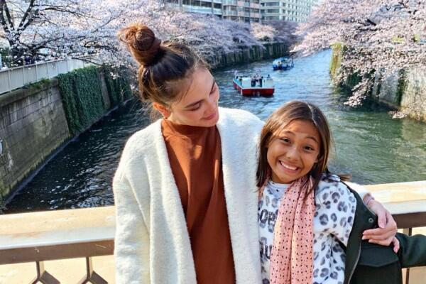 10 Momen Manis Luna Maya & Keponakannya Liburan Bareng, Aunty Idaman!