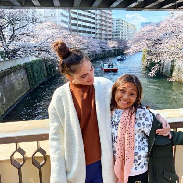 10 Momen Manis Luna Maya & Keponakannya Liburan Bareng, Aunty Idaman!