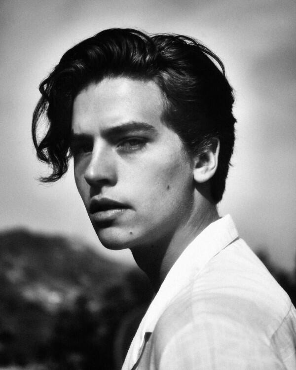 6 Fakta Cole Sprouse, Aktor Film Five Feet Apart yang Bikin Baper