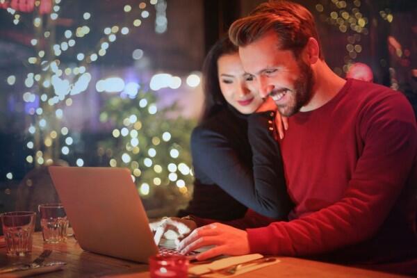 5 Kalimat Manis Pengganti 'I Love You' Ini Bikin Pasangan Makin Cinta