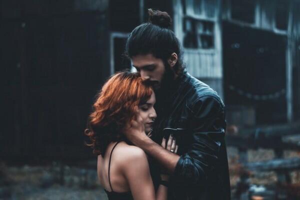 5 Cara Simpel Jadi cewek yang Tak Mudah Jatuh Cinta, Anti Baper!