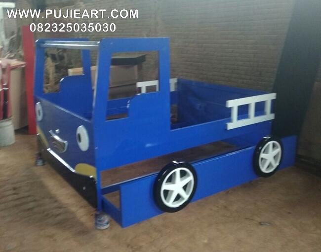 Desain Tempat Tidur Anak Karakter Mobil