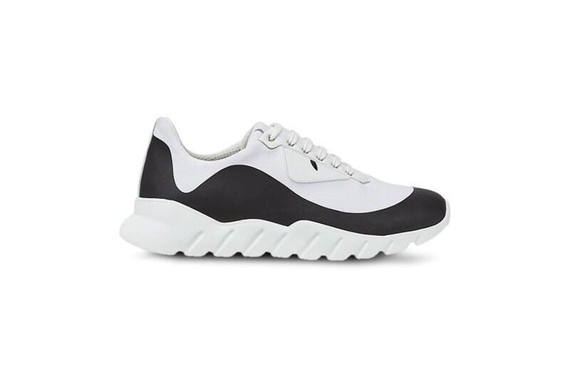 Sneakers Waterproof Ini Bakalan Buat Agan Tetap Bahagia Saat Kehujanan!