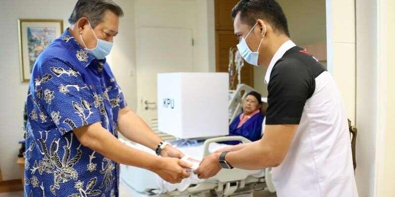 Ani Yudhoyono Mencoblos di Rumah Sakit, Singapura