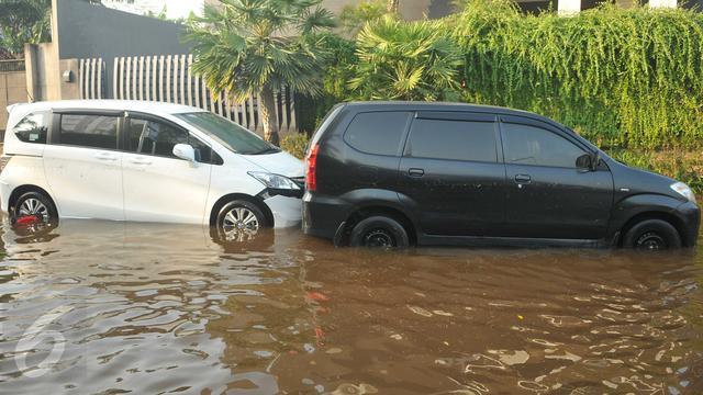 Ketika banjir, knalpot masuk air, jangan panik!..
