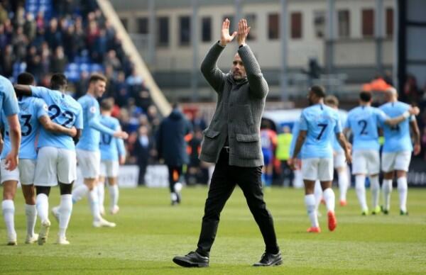 Raheem Sterling Moncer, Manchester City Tumbangkan Crystal Palace