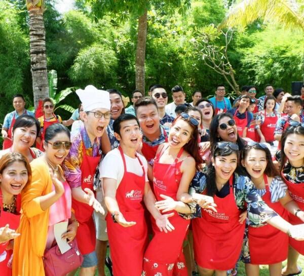 Multitalent, 10 Pesona Nicky Tirta Saat Jadi Chef yang Bikin Deg-degan