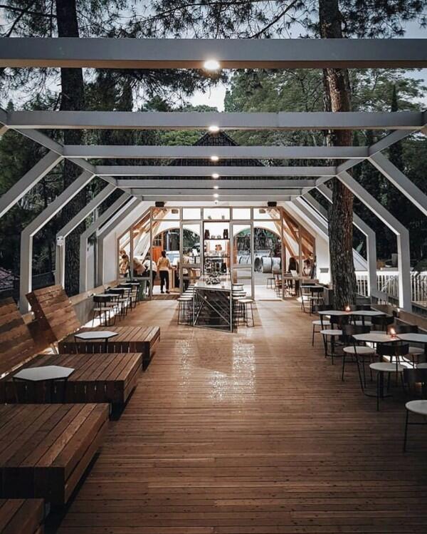9 Tempat Nongkrong di Bandung yang Unik dan Kekinian, Sudah Tahu?