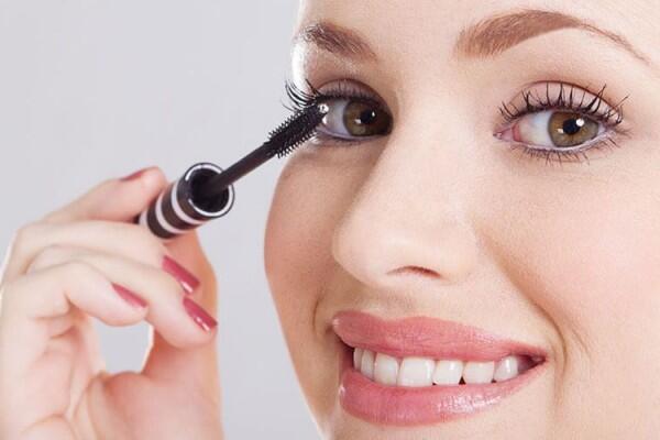 5 Rekomendasi Mascara Khusus untuk Pemilik Mata Sensitif!