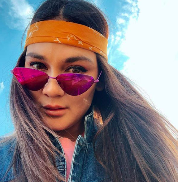 10 Gaya Hipster Luna Maya Hadiri Coachella, Seru Bareng Sahabat!