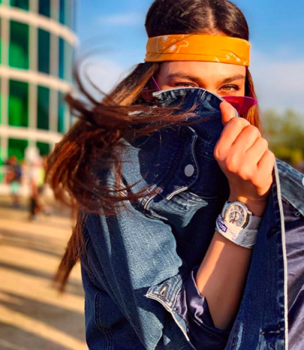 10 Gaya Hipster Luna Maya Hadiri Coachella, Seru Bareng Sahabat!