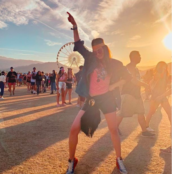 10 Gaya Hipster Luna Maya Hadiri Coachella, Seru Bareng Sahabat!
