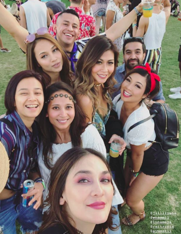 10 Gaya Hipster Luna Maya Hadiri Coachella, Seru Bareng Sahabat!