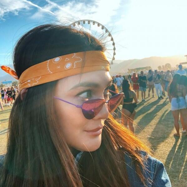 10 Gaya Hipster Luna Maya Hadiri Coachella, Seru Bareng Sahabat!