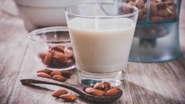 8 Makanan & Minuman yang Aman untuk Penderita Maag, Enak Pula