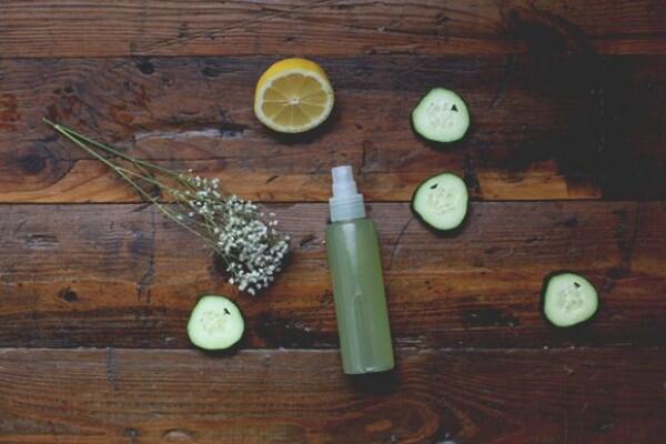 5 DIY Face Mist Alami Ini Bikin Wajahmu Segar Lagi