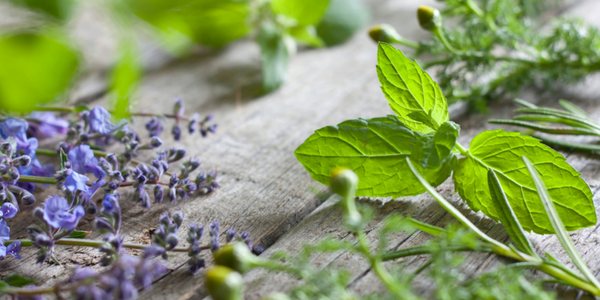 5 DIY Face Mist Alami Ini Bikin Wajahmu Segar Lagi