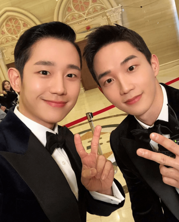 Foto Satu Frame, 10 Potret Artis Korea Ini Buktikan Jika Mereka Mirip