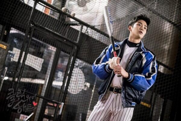 6 Idol KPop yang Tampil Menawan dengan Pakaian Baseball, Cool Abis!