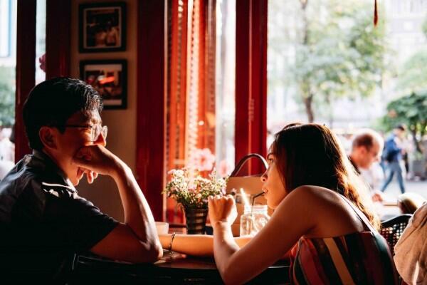 5 Kesulitan Para Cowok Saat Berpacaran dengan Cewek Alpha, Keras Bung!