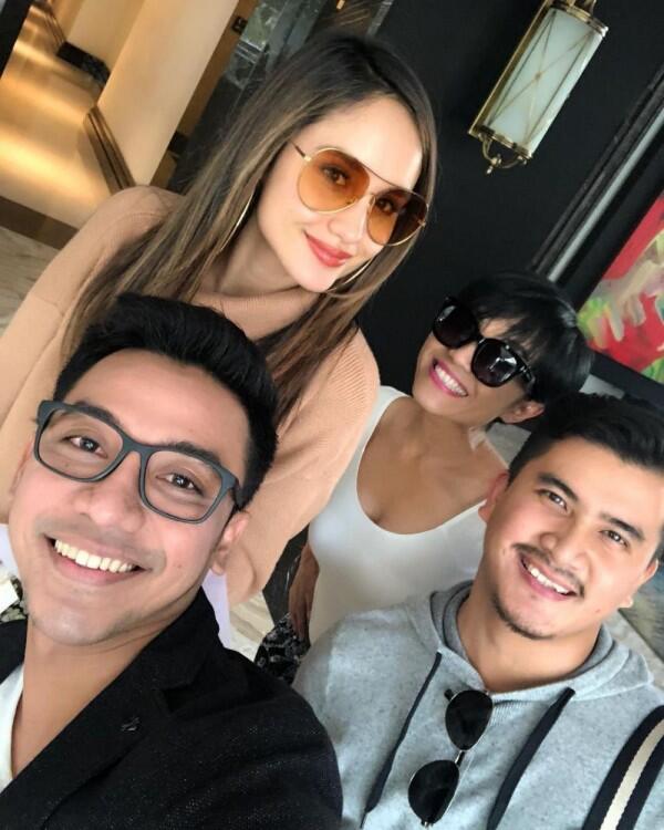 10 Potret Persahabatan Cinta Laura & Bubah Alfian, Bak Kakak Adik!