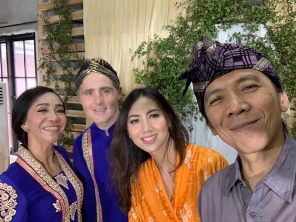 10 Potret Reny Almachzumi, Istri Bimbim Slank yang Jarang Terekspos!