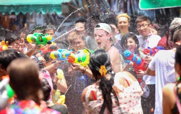 15 Potret Kemeriahan Festival Songkran 2019 di Thailand, Seru Banget!